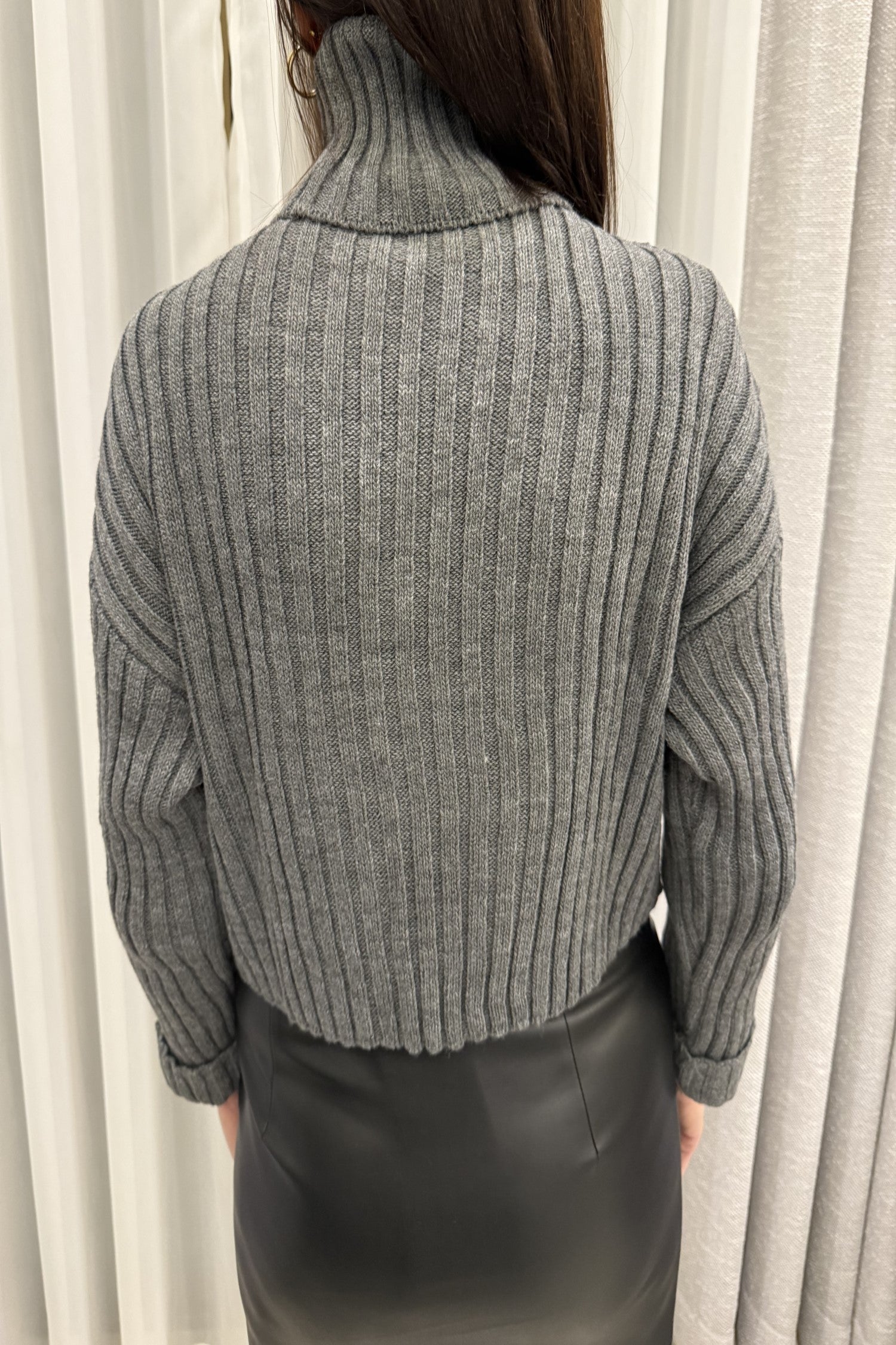 Cropped Turtle Neck